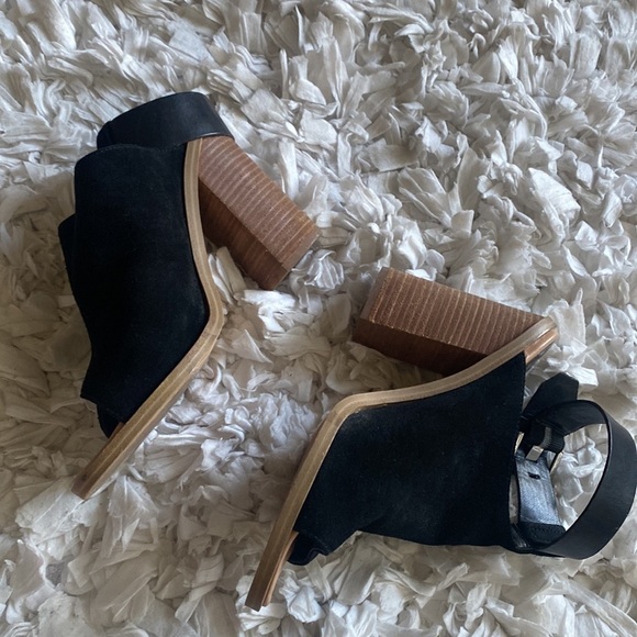 Marc Fisher Vashi Suede Block Heel Sandal 9.5 - Picture 4 of 8